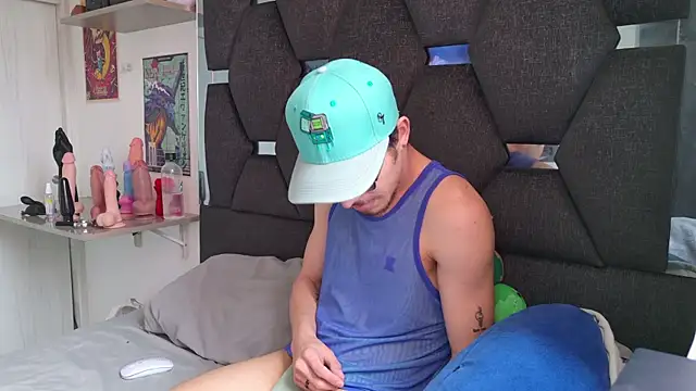 Snapshot of J-Moo chatting on November 2025 03:34:02 PM J-Moo online show from November 2025 03:34:02 PM