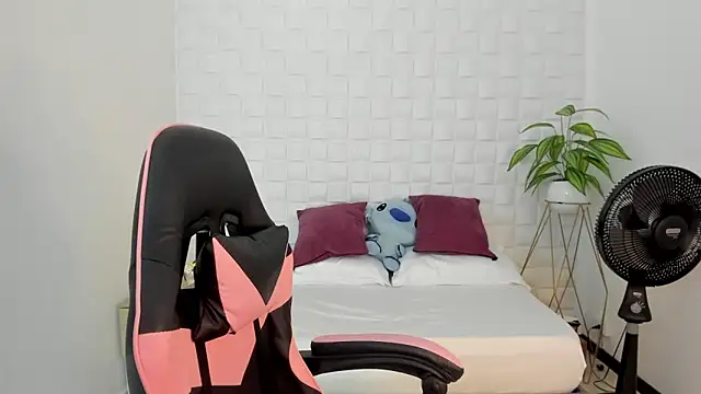 Snapshot of victoria_243 chatting on February 2026 08:13:01 AM victoria 243 online show from February 2026 08:13:01 AM