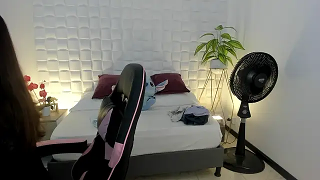 Snapshot of victoria_243 chatting on February 2026 04:19:01 AM victoria 243 online show from February 2026 04:19:01 AM