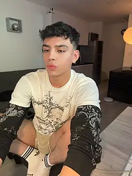 aronnhidden online show from June 2026 03:27:02 AM