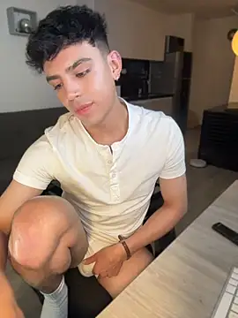 aronnhidden online show from June 2026 05:12:01 AM