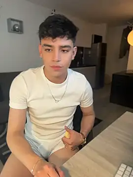 aronnhidden online show from June 2026 04:28:01 AM