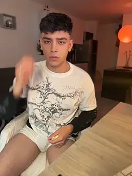 aronnhidden online show from June 2026 04:29:01 AM