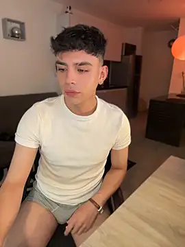 aronnhidden online show from June 2026 04:35:02 AM