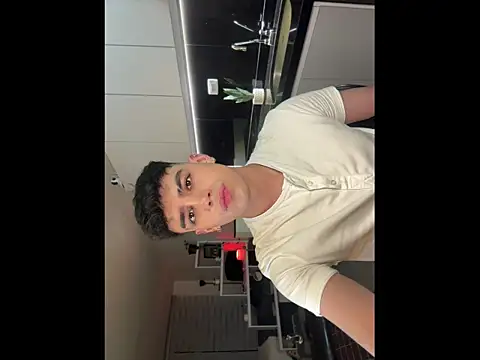 aronnhidden online show from July 2026 02:29:02 AM