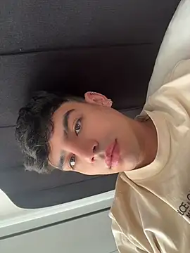 aronnhidden online show from July 2026 03:36:01 PM