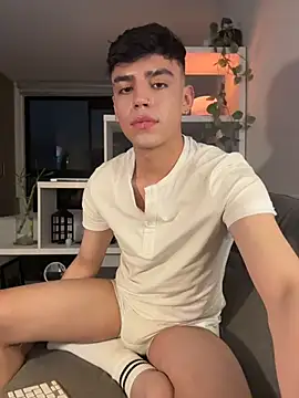 aronnhidden online show from July 2026 02:57:02 AM