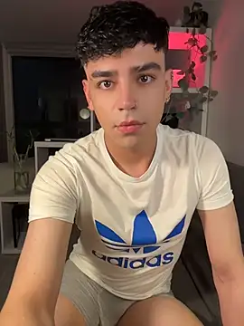 aronnhidden online show from July 2026 04:37:01 AM