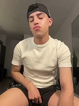 aronnhidden online show from July 2026 05:38:02 AM