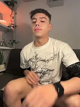 aronnhidden online show from July 2026 05:48:02 AM