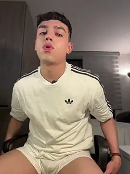 aronnhidden online show from July 2026 06:23:01 AM