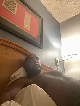 Snapshot of bigblackcock101 chatting on October 2025 04:47:01 AM bigblackcock101 online show from October 2025 04:47:01 AM