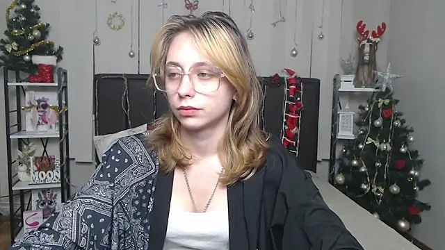 TracyLll online show from December 2025 06:20:02 AM