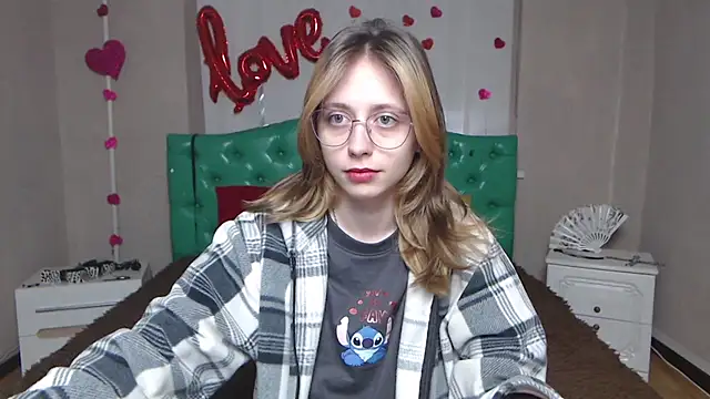 TracyLll online show from February 2026 06:12:02 AM