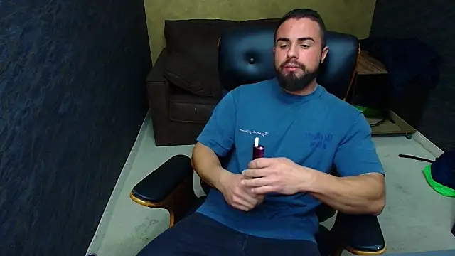 Snapshot of HayesWood chatting on October 2025 06:03:02 AM HayesWood online show from October 2025 06:03:02 AM