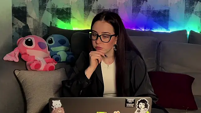 Snapshot of OhNicolle chatting on November 2025 05:44:01 PM OhNicolle online show from November 2025 05:44:01 PM