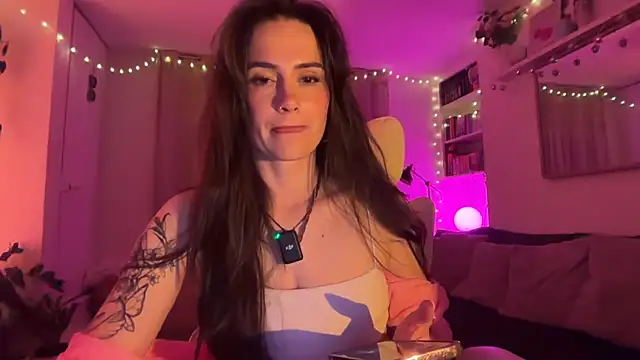 SpicyLunaaa online show from May 2026 10:26:01 PM
