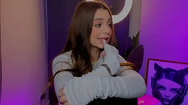 LauraHansil online show from April 2026 07:14:01 PM