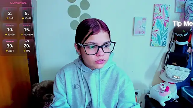 Emma boo online show from December 2025 07:29:02 PM