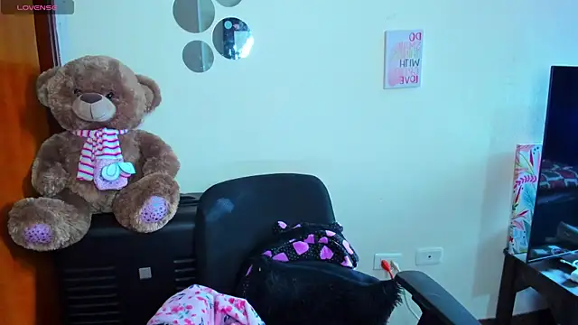 Emma boo online show from April 2026 07:07:02 PM