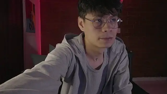 estmonnn online show from December 2025 12:18:01 AM