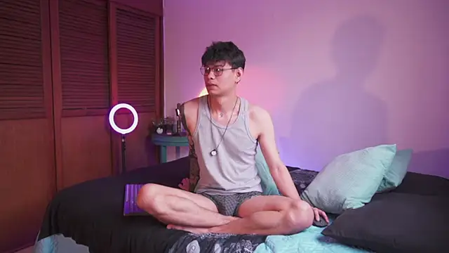 Snapshot of estmonnn chatting on February 2026 09:54:02 PM estmonnn online show from February 2026 09:54:02 PM