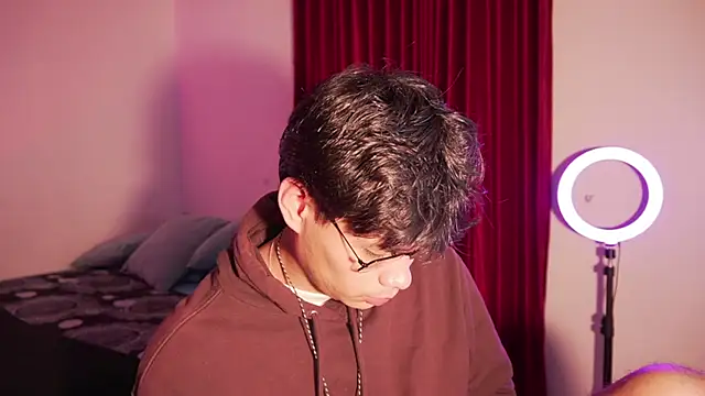 estmonnn online show from April 2026 12:10:01 AM