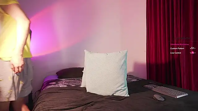 estmonnn online show from April 2026 01:52:02 AM