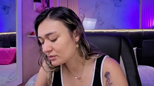 Im-Lola online show from December 2025 07:53:02 PM