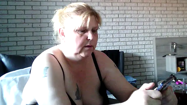 Sylviastar46 online show from April 2026 08:42:01 AM