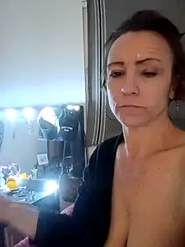 Snapshot of Karebearz1 chatting on October 2025 12:17:02 PM Karebearz1 online show from October 2025 12:17:02 PM