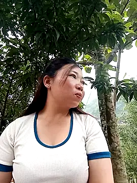 Snapshot of julybe chatting on April 2026 06:00:02 AM julybe online show from April 2026 06:00:02 AM