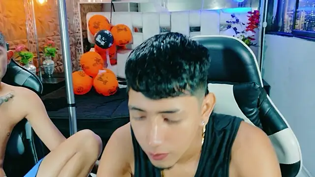 darwinandbrayann online show from November 2025 12:18:02 PM