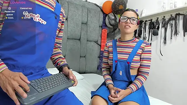 Snapshot of DamianandEva chatting on October 2025 01:12:01 PM DamianandEva online show from October 2025 01:12:01 PM