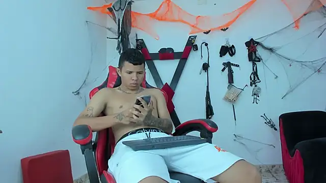 Steven19 LatinBoy online show from November 2025 11:53:01 AM