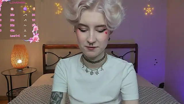 Angel Julles online show from November 2025 08:17:01 AM