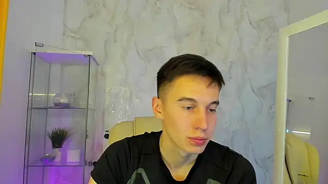 Snapshot of MarkKullen chatting on November 2025 05:03:01 PM MarkKullen online show from November 2025 05:03:01 PM