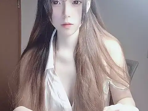 Snapshot of JuliaNoir chatting on October 2025 09:43:01 AM JuliaNoir online show from October 2025 09:43:01 AM