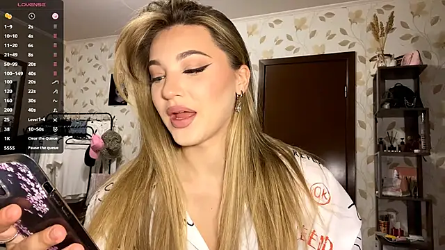 OrethaEredia online show from November 2025 04:13:02 PM