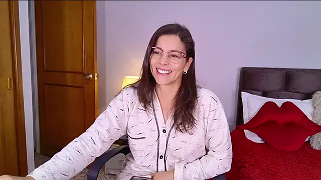 Snapshot of Angie_bell chatting on November 2025 02:05:02 PM Angie bell online show from November 2025 02:05:02 PM