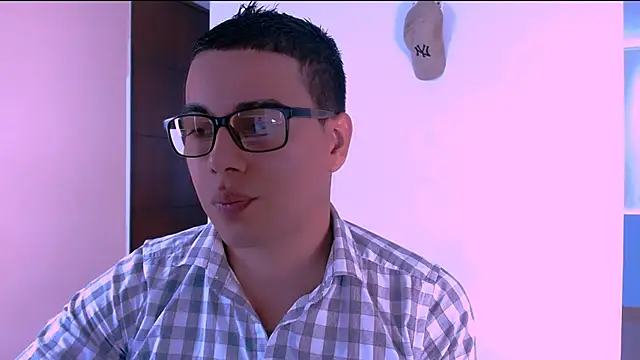 Snapshot of Daniel_De_la_rose chatting on October 2025 12:50:01 PM Daniel De la rose online show from October 2025 12:50:01 PM