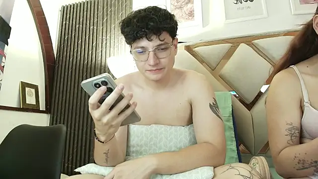 Snapshot of Zoe_And_Dylan_ chatting on May 2026 02:15:02 PM Zoe And Dylan online show from May 2026 02:15:02 PM
