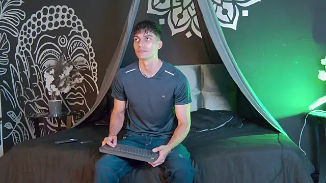 AlessioVitale online show from November 2025 12:16:01 PM