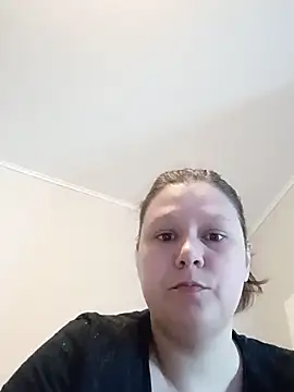 Snapshot of GlitterAuburn chatting on June 2026 01:02:02 PM GlitterAuburn online show from June 2026 01:02:02 PM