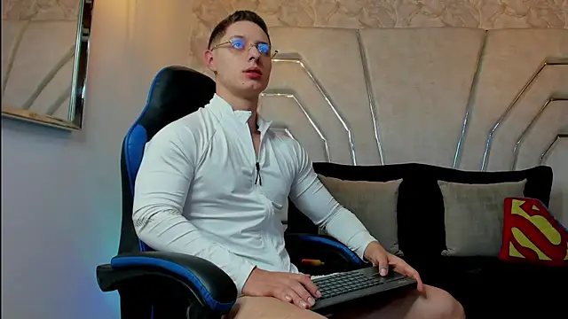 MAXTHOMSON online show from July 2026 03:15:02 AM
