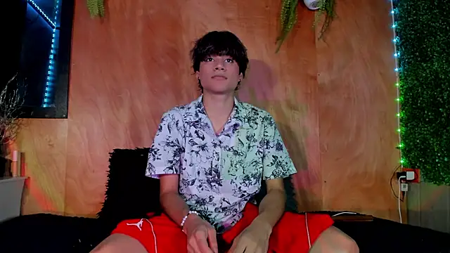 Leo Glow online show from March 2026 11:20:02 PM