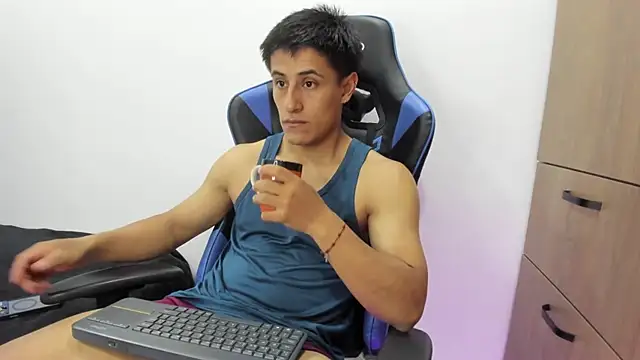 dorman boy online show from November 2025 01:06:02 AM