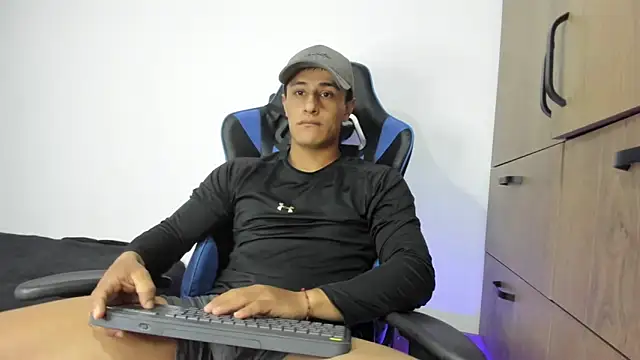 dorman boy online show from November 2025 04:07:02 AM