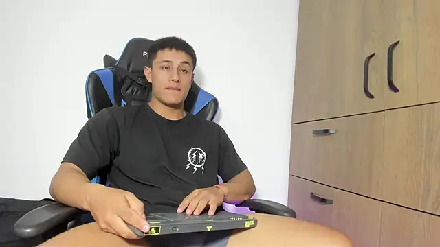 dorman boy online show from January 2026 03:53:02 AM