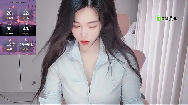 Snapshot of YunShan-33 chatting on June 2026 04:25:02 AM YunShan-33 online show from June 2026 04:25:02 AM